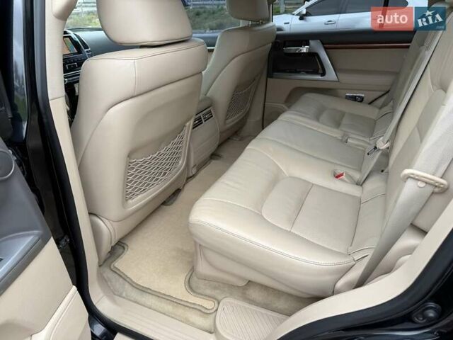 Черный Тойота Ленд Крузер, объемом двигателя 4.46 л и пробегом 300 тыс. км за 26300 $, фото 39 на Automoto.ua