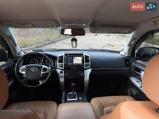 Черный Тойота Ленд Крузер, объемом двигателя 0 л и пробегом 219 тыс. км за 29600 $, фото 76 на Automoto.ua
