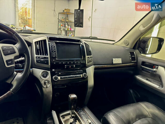 Черный Тойота Ленд Крузер, объемом двигателя 4.5 л и пробегом 318 тыс. км за 28990 $, фото 19 на Automoto.ua