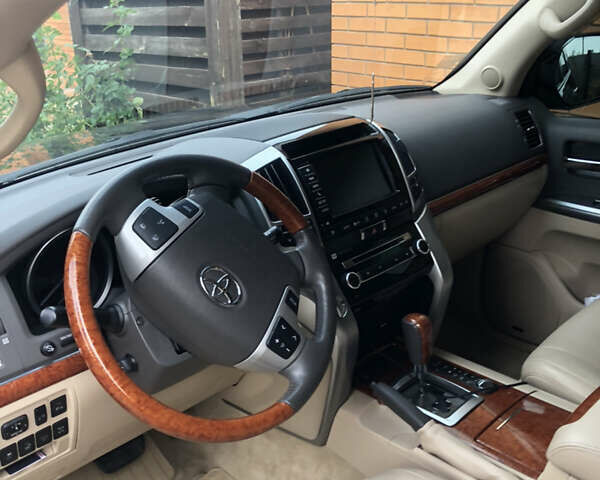 Черный Тойота Ленд Крузер, объемом двигателя 4.5 л и пробегом 101 тыс. км за 45000 $, фото 6 на Automoto.ua