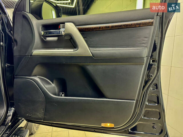 Черный Тойота Ленд Крузер, объемом двигателя 4.5 л и пробегом 318 тыс. км за 28990 $, фото 18 на Automoto.ua