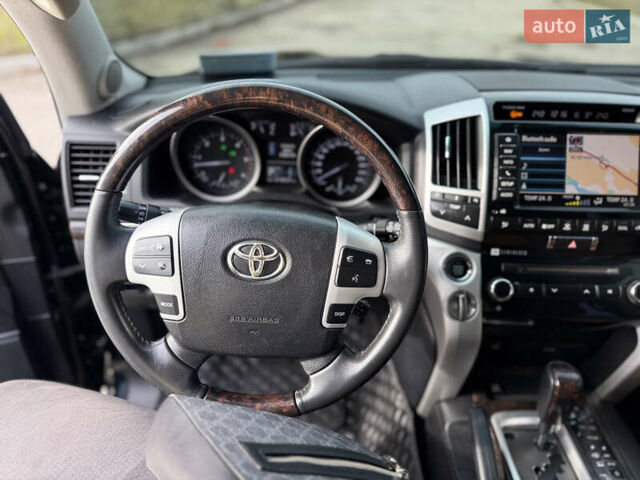 Черный Тойота Ленд Крузер, объемом двигателя 0 л и пробегом 219 тыс. км за 29600 $, фото 72 на Automoto.ua