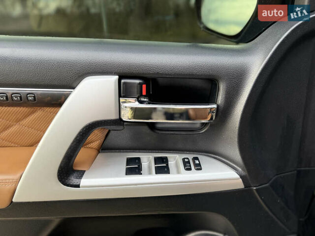 Черный Тойота Ленд Крузер, объемом двигателя 0 л и пробегом 219 тыс. км за 29600 $, фото 42 на Automoto.ua