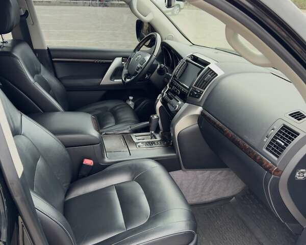 Черный Тойота Ленд Крузер, объемом двигателя 4.5 л и пробегом 130 тыс. км за 50000 $, фото 9 на Automoto.ua