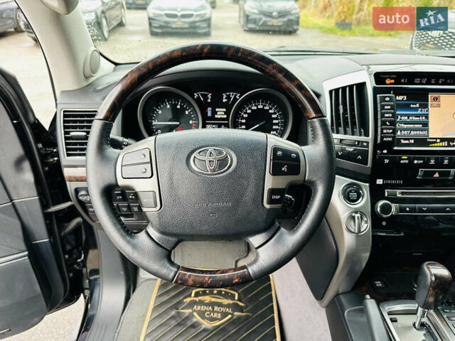 Черный Тойота Ленд Крузер, объемом двигателя 4.61 л и пробегом 197 тыс. км за 34500 $, фото 28 на Automoto.ua