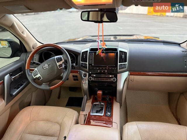 Черный Тойота Ленд Крузер, объемом двигателя 4.46 л и пробегом 256 тыс. км за 27500 $, фото 6 на Automoto.ua