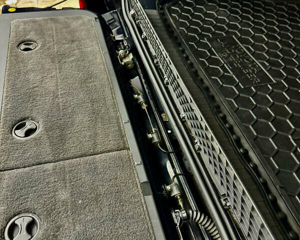 Черный Тойота Ленд Крузер, объемом двигателя 4.5 л и пробегом 318 тыс. км за 28990 $, фото 23 на Automoto.ua