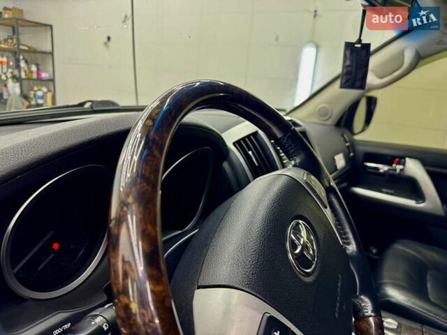 Черный Тойота Ленд Крузер, объемом двигателя 4.5 л и пробегом 318 тыс. км за 28990 $, фото 15 на Automoto.ua