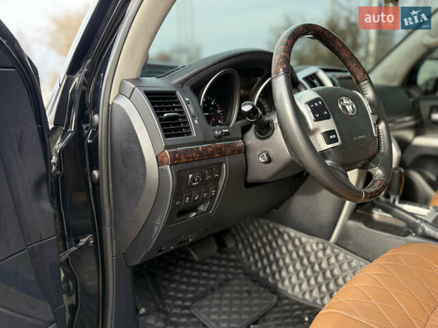 Черный Тойота Ленд Крузер, объемом двигателя 0 л и пробегом 219 тыс. км за 29600 $, фото 44 на Automoto.ua