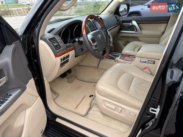 Черный Тойота Ленд Крузер, объемом двигателя 4.46 л и пробегом 300 тыс. км за 26300 $, фото 30 на Automoto.ua