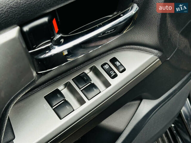 Черный Тойота Ленд Крузер, объемом двигателя 4.61 л и пробегом 197 тыс. км за 34500 $, фото 27 на Automoto.ua