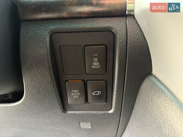 Черный Тойота Ленд Крузер, объемом двигателя 0 л и пробегом 219 тыс. км за 29600 $, фото 67 на Automoto.ua