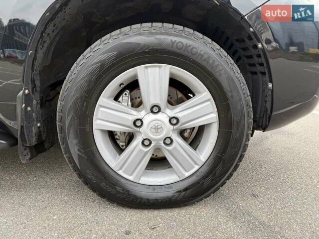 Черный Тойота Ленд Крузер, объемом двигателя 4.46 л и пробегом 300 тыс. км за 26300 $, фото 49 на Automoto.ua