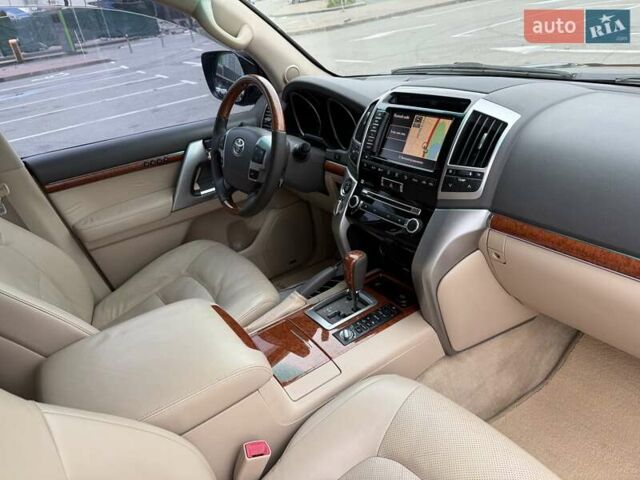 Черный Тойота Ленд Крузер, объемом двигателя 4.46 л и пробегом 300 тыс. км за 26300 $, фото 42 на Automoto.ua