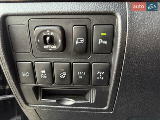 Черный Тойота Ленд Крузер, объемом двигателя 0 л и пробегом 219 тыс. км за 29600 $, фото 70 на Automoto.ua