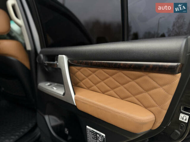 Черный Тойота Ленд Крузер, объемом двигателя 0 л и пробегом 219 тыс. км за 29600 $, фото 24 на Automoto.ua