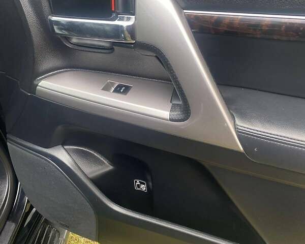 Черный Тойота Ленд Крузер, объемом двигателя 4.46 л и пробегом 285 тыс. км за 38000 $, фото 4 на Automoto.ua