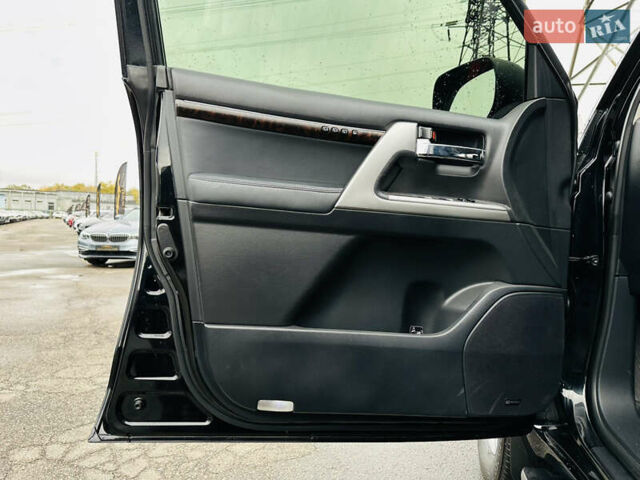 Черный Тойота Ленд Крузер, объемом двигателя 4.61 л и пробегом 197 тыс. км за 34500 $, фото 16 на Automoto.ua