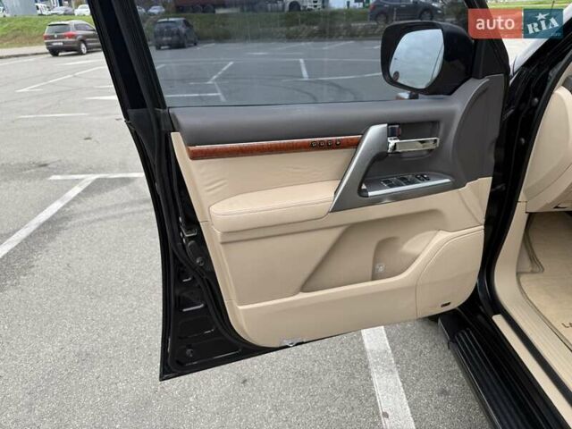 Черный Тойота Ленд Крузер, объемом двигателя 4.46 л и пробегом 300 тыс. км за 26300 $, фото 31 на Automoto.ua