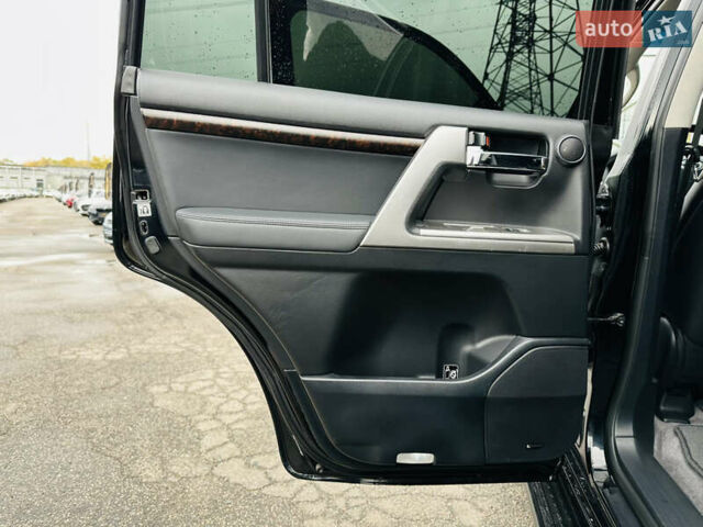 Черный Тойота Ленд Крузер, объемом двигателя 4.61 л и пробегом 197 тыс. км за 34500 $, фото 18 на Automoto.ua