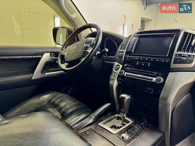 Черный Тойота Ленд Крузер, объемом двигателя 4.5 л и пробегом 318 тыс. км за 28990 $, фото 13 на Automoto.ua