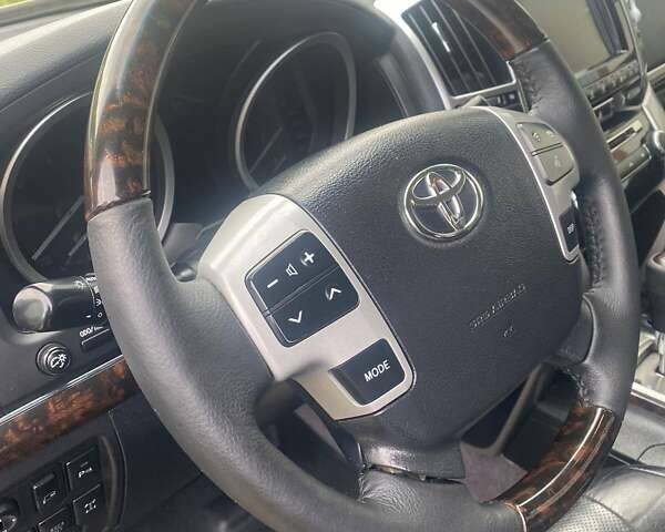 Черный Тойота Ленд Крузер, объемом двигателя 4.46 л и пробегом 285 тыс. км за 38000 $, фото 15 на Automoto.ua