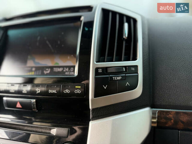 Черный Тойота Ленд Крузер, объемом двигателя 0 л и пробегом 219 тыс. км за 29600 $, фото 64 на Automoto.ua