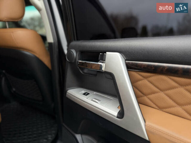 Черный Тойота Ленд Крузер, объемом двигателя 0 л и пробегом 219 тыс. км за 29600 $, фото 23 на Automoto.ua