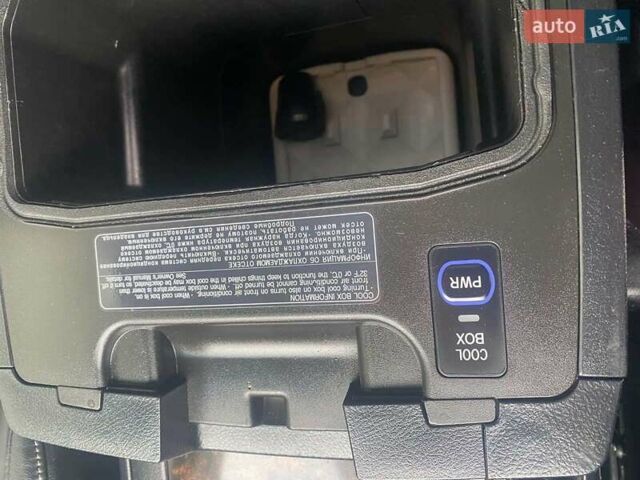 Черный Тойота Ленд Крузер, объемом двигателя 4.46 л и пробегом 285 тыс. км за 38000 $, фото 10 на Automoto.ua