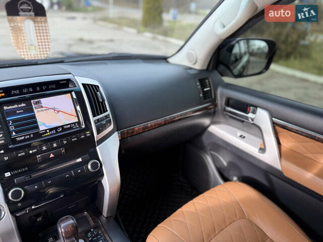 Черный Тойота Ленд Крузер, объемом двигателя 0 л и пробегом 219 тыс. км за 29600 $, фото 74 на Automoto.ua