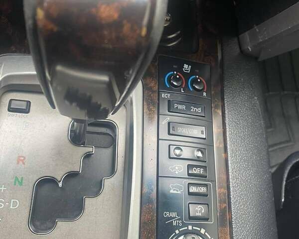 Черный Тойота Ленд Крузер, объемом двигателя 4.46 л и пробегом 285 тыс. км за 38000 $, фото 7 на Automoto.ua