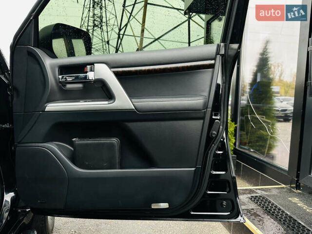 Черный Тойота Ленд Крузер, объемом двигателя 4.61 л и пробегом 197 тыс. км за 34500 $, фото 26 на Automoto.ua