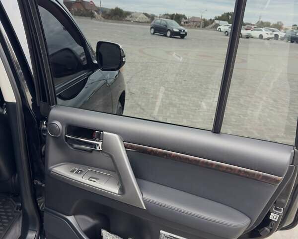 Черный Тойота Ленд Крузер, объемом двигателя 4.5 л и пробегом 130 тыс. км за 50000 $, фото 12 на Automoto.ua