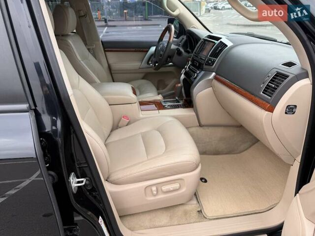 Черный Тойота Ленд Крузер, объемом двигателя 4.46 л и пробегом 300 тыс. км за 26300 $, фото 41 на Automoto.ua