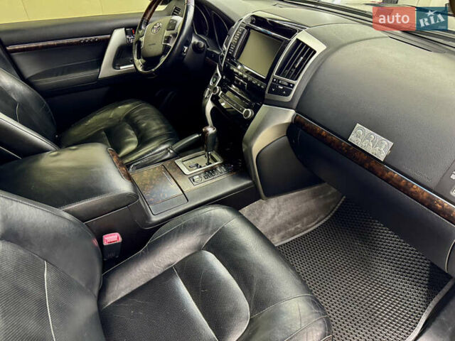Черный Тойота Ленд Крузер, объемом двигателя 4.5 л и пробегом 318 тыс. км за 28990 $, фото 16 на Automoto.ua