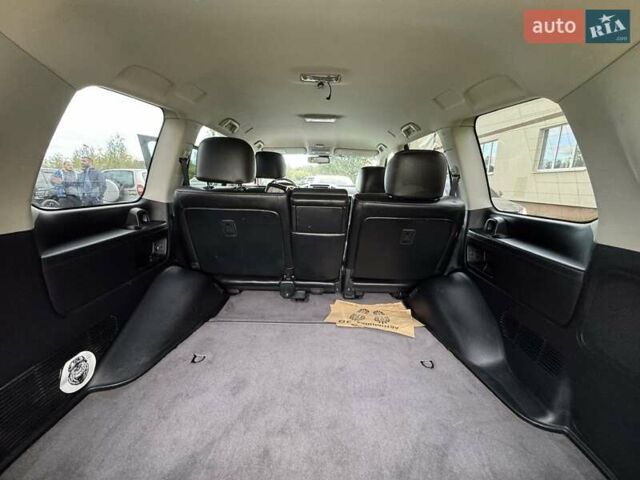 Черный Тойота Ленд Крузер, объемом двигателя 4.46 л и пробегом 200 тыс. км за 36500 $, фото 18 на Automoto.ua