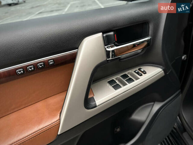 Черный Тойота Ленд Крузер, объемом двигателя 4.46 л и пробегом 350 тыс. км за 34800 $, фото 39 на Automoto.ua