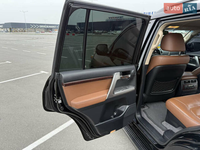 Черный Тойота Ленд Крузер, объемом двигателя 4.46 л и пробегом 160 тыс. км за 39700 $, фото 24 на Automoto.ua