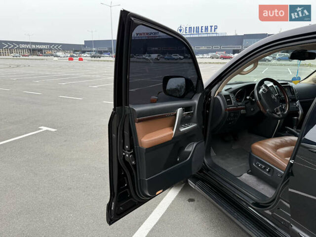 Черный Тойота Ленд Крузер, объемом двигателя 4.46 л и пробегом 160 тыс. км за 39700 $, фото 22 на Automoto.ua