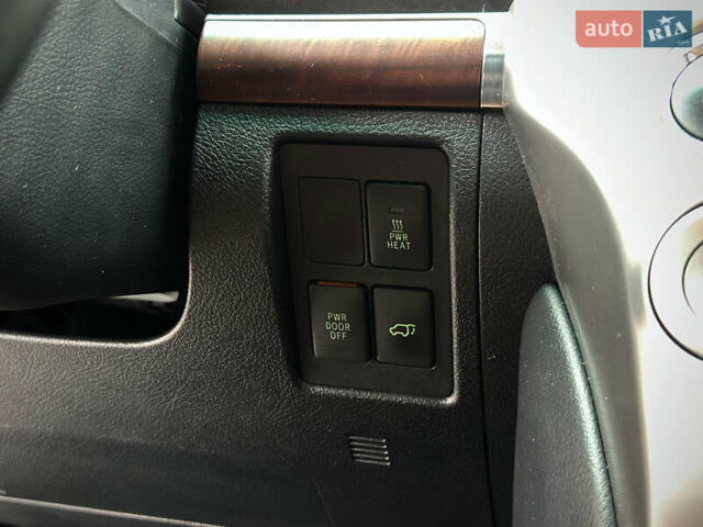 Черный Тойота Ленд Крузер, объемом двигателя 4.46 л и пробегом 350 тыс. км за 34800 $, фото 77 на Automoto.ua