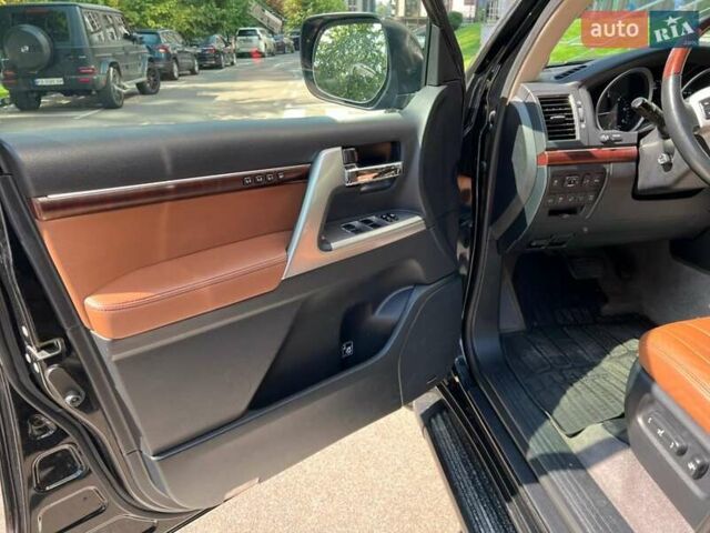 Черный Тойота Ленд Крузер, объемом двигателя 4.5 л и пробегом 175 тыс. км за 39000 $, фото 31 на Automoto.ua