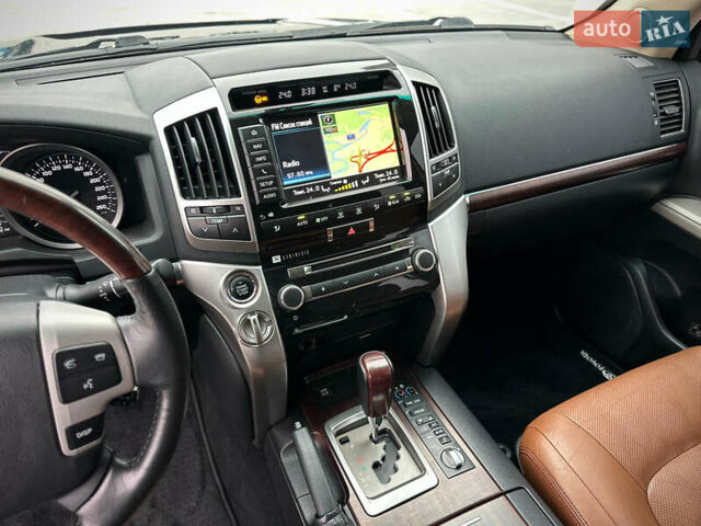 Черный Тойота Ленд Крузер, объемом двигателя 4.46 л и пробегом 350 тыс. км за 34800 $, фото 67 на Automoto.ua