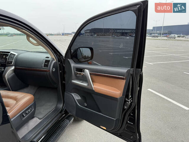 Черный Тойота Ленд Крузер, объемом двигателя 4.46 л и пробегом 160 тыс. км за 39700 $, фото 23 на Automoto.ua