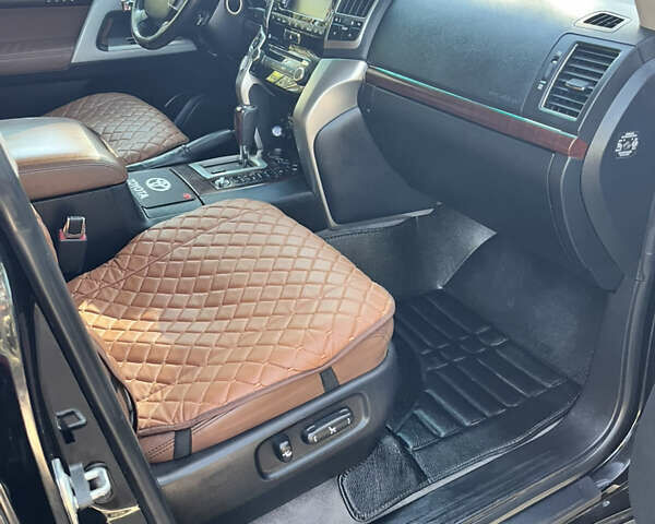 Черный Тойота Ленд Крузер, объемом двигателя 4.46 л и пробегом 258 тыс. км за 35500 $, фото 5 на Automoto.ua