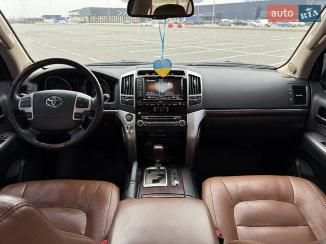 Черный Тойота Ленд Крузер, объемом двигателя 4.46 л и пробегом 160 тыс. км за 39700 $, фото 16 на Automoto.ua