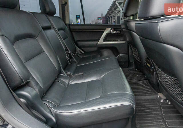 Черный Тойота Ленд Крузер, объемом двигателя 4.46 л и пробегом 93 тыс. км за 40000 $, фото 10 на Automoto.ua