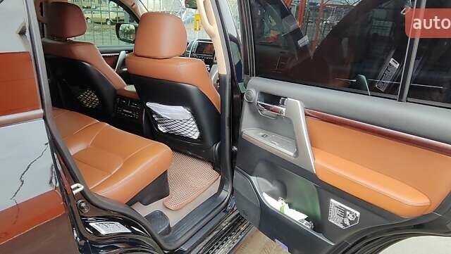 Черный Тойота Ленд Крузер, объемом двигателя 4.5 л и пробегом 175 тыс. км за 39000 $, фото 42 на Automoto.ua