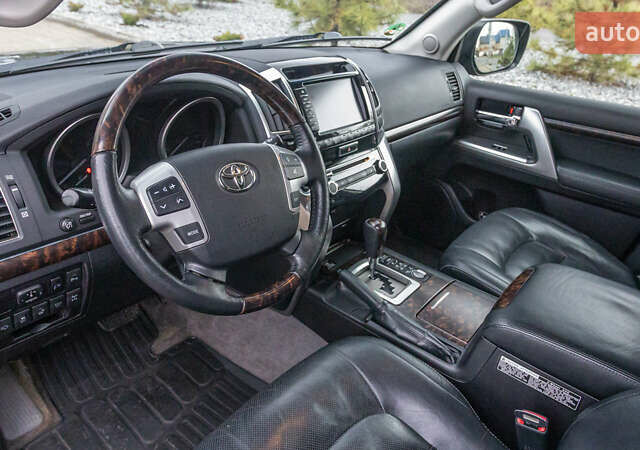 Черный Тойота Ленд Крузер, объемом двигателя 4.46 л и пробегом 93 тыс. км за 40000 $, фото 9 на Automoto.ua