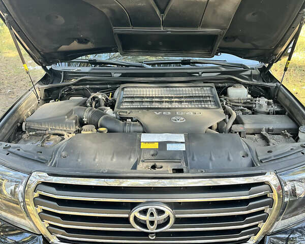 Черный Тойота Ленд Крузер, объемом двигателя 4.46 л и пробегом 258 тыс. км за 35500 $, фото 7 на Automoto.ua