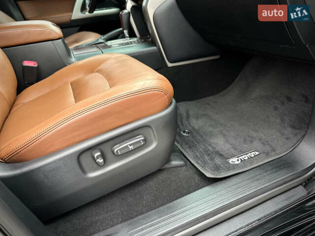 Черный Тойота Ленд Крузер, объемом двигателя 4.46 л и пробегом 350 тыс. км за 34800 $, фото 54 на Automoto.ua